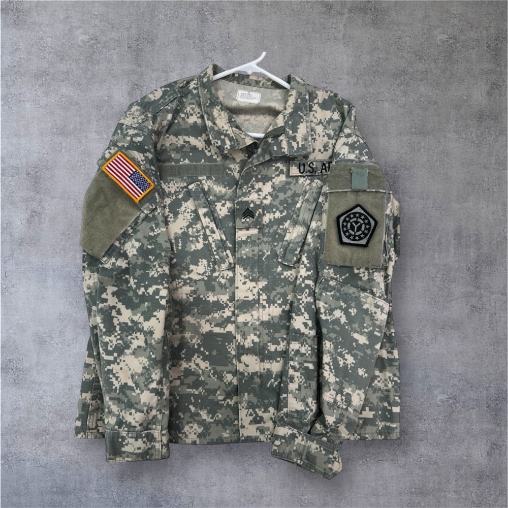 Men's Military Field Jacket US Army Ucp Acu Jacket Shirt - Camouflage in Medium